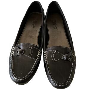 Franco Sarto black leather flats decorative toe top stitching.‎ Size 8.5